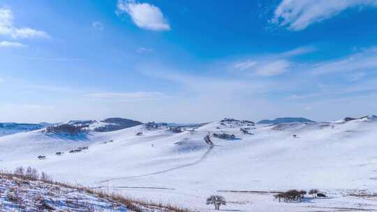 冬季内蒙古乌兰布统蓝天白云雪景