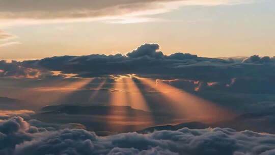 高空云海日出美景