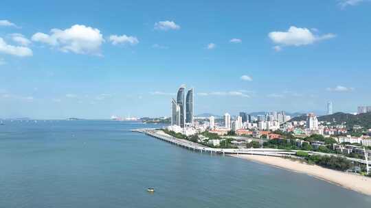 厦门海岸线风光航拍海边城市双子塔建筑风景