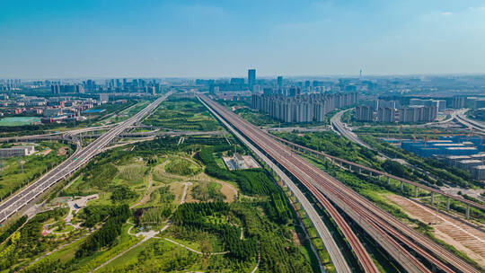 航拍延时高铁驶过城市和谐号复兴号高速铁路