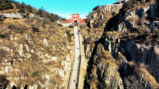 航拍山东泰山的全景