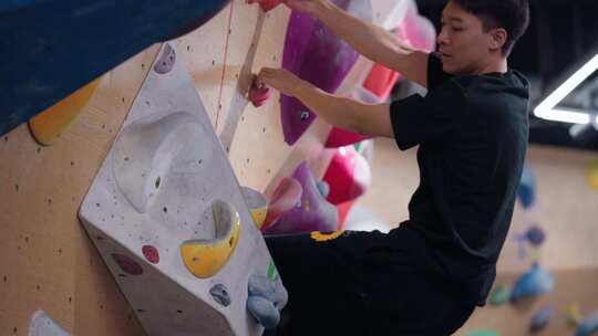 极限运动室内攀岩运动训练