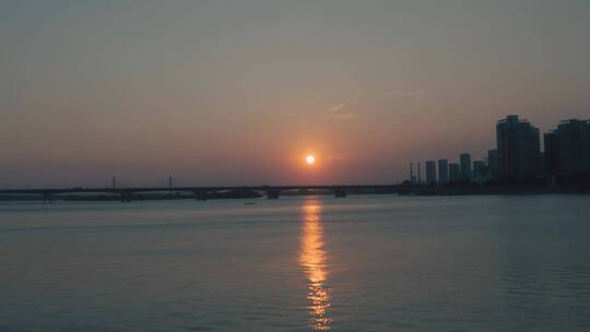 江面日落傍晚夕阳