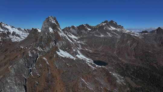 云南香格里拉南极洛雪山湖泊高空航拍