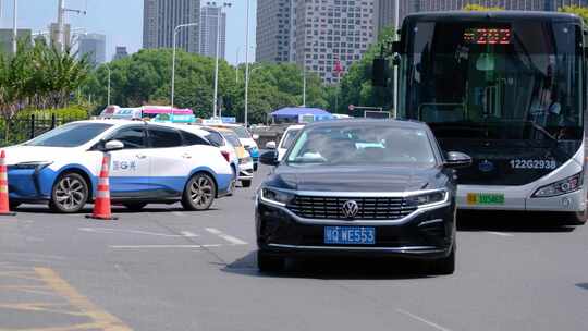 城市马路汽车车流交通公路道路都市繁忙素材