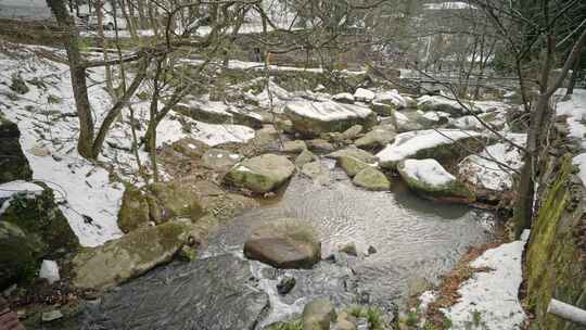 庐山冬天小溪雪后长冲河