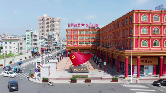 汕尾海丰县红色文化街雕塑前进越过