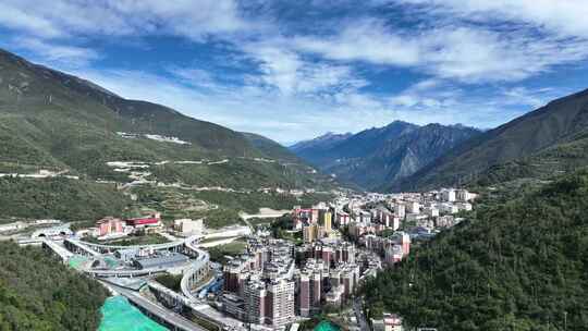 晴天四川省甘孜藏族自治州康定县县城风光