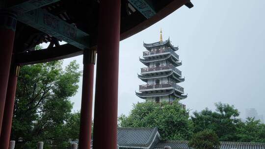 柳州文庙中式庭院古建筑雨景雨季大雨暴雨