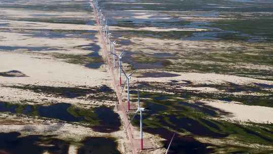 巴西标志性的雨水湖和沙丘。Lencois Maranhens巴西。