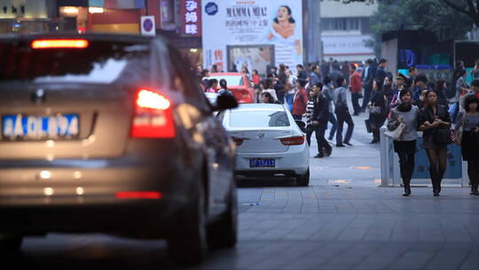 重庆繁华街景 人群人流 汽车车流 疫情前