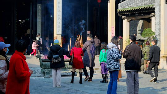 城隍庙香炉烧香拜神求神