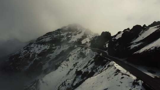 拉帕尔马的雪山