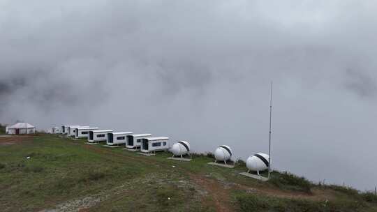 户外露营地帐篷房屋全景