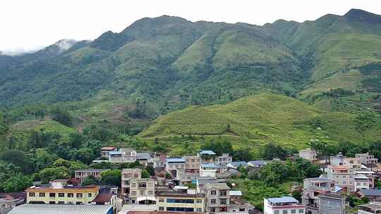 山区的农村见证了时代的进步