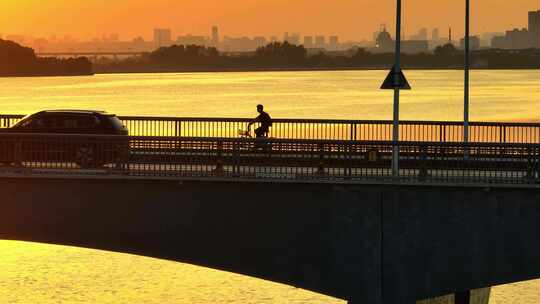 朝阳夕阳自行车上下班
