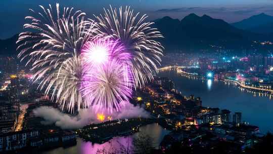 城市湖畔烟花与远山夜景