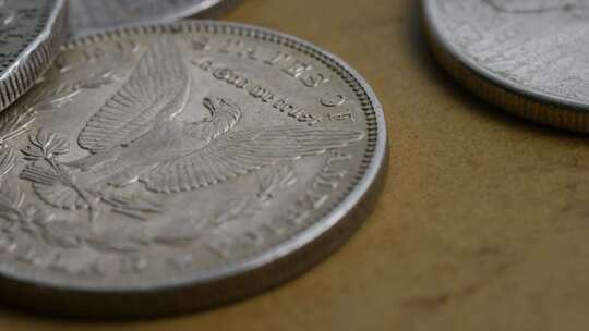 美国硬币的旋转镜头