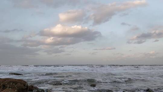 大海 威海 岸边 沙滩 海浪 云空