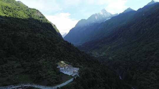 川西四姑娘山雪山峡谷森林航拍