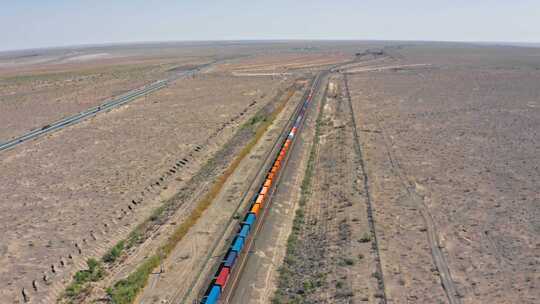火车丝绸之路老火车铁路运输物流沙漠集装箱