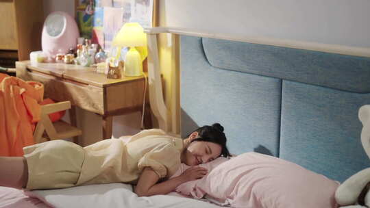 女性职场开会演讲居家办公休息