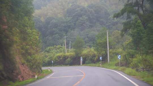 开车行驶乡村山路森林公路道路驾驶第一视角