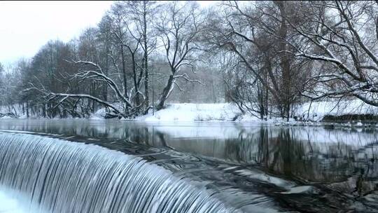 雪后的瀑布美景视频素材模板下载