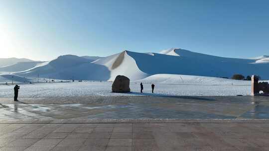 敦煌鸣沙山月牙泉美景