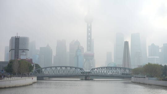 上海秋天秋景高楼大厦