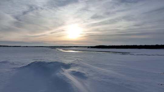 初春海拉尔河开河冰雪水面风景