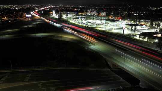 雷德兰兹高速公路加州10号高速公路夜间延