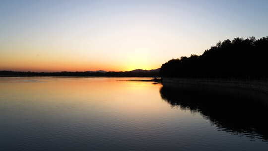 颐和园昆明湖湖面夕阳晚霞视频素材模板下载