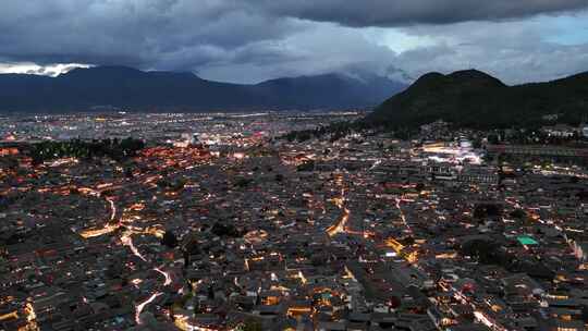 丽江古城夜景航拍