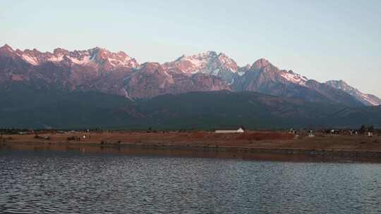 玉龙雪山日照金山延时