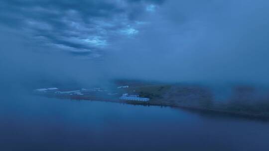 航拍黎明湖光山色云雾风景