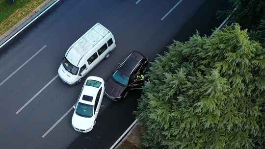 城市道路交通事故追尾交警取证