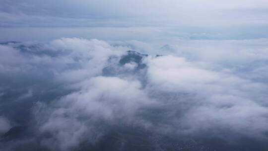 云海和高山航拍