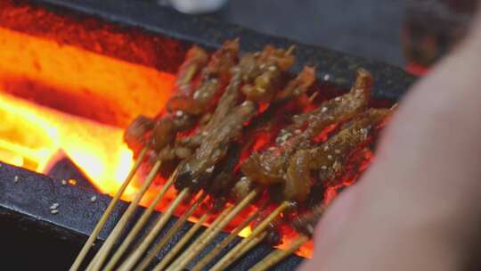 烧烤火焰人间烟火夜宵烤肉羊肉串牛肉串