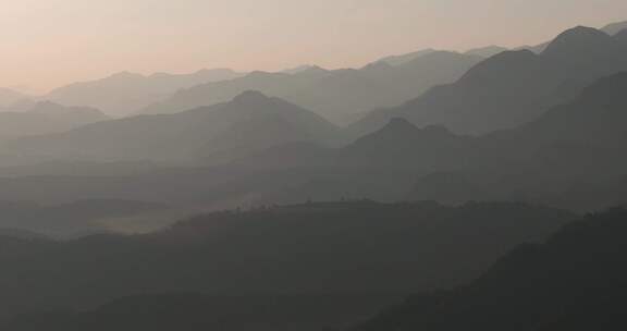 航拍群山高山平原山丘晨曦云雾晨雾航拍