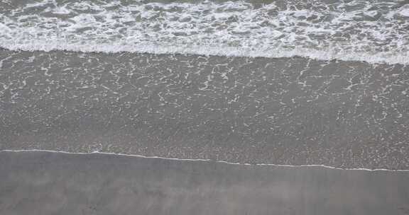 海滩海岸的海浪