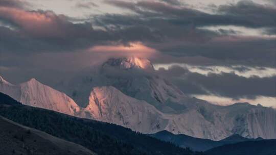 4K雪山 日照金山