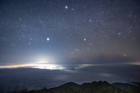 姑婆山云海星空