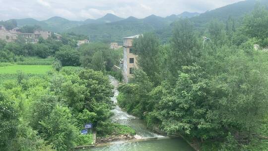 济南南部山区响呼噜泉，泉水喷涌势头强劲