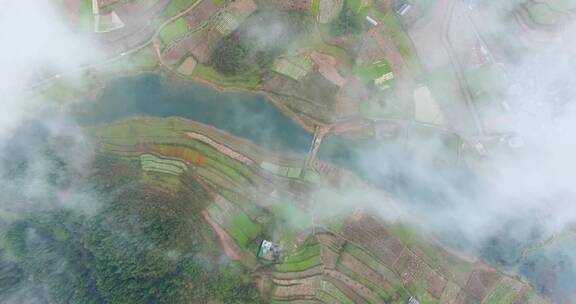 4k航拍穿越云雾下的田园河流村庄