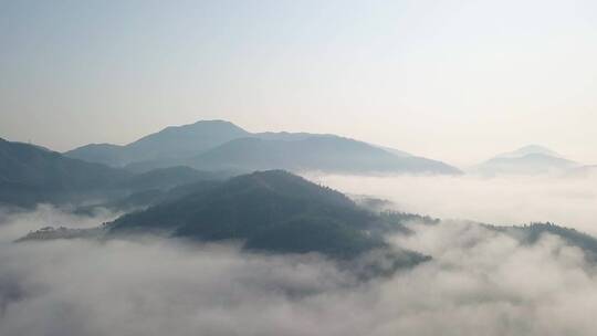 清晨山间云海