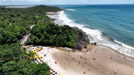 巴西巴伊亚州伊塔卡雷的蒂里卡海滩。旅游景