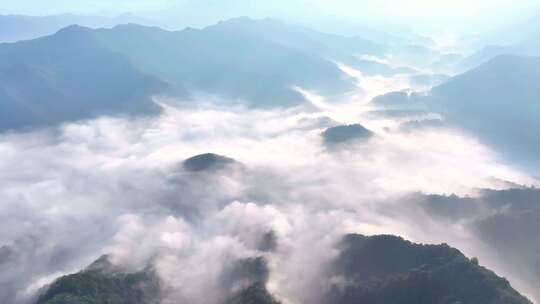 群山云海鸟瞰全景