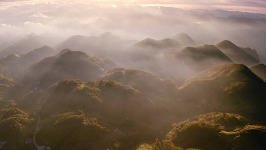 清晨雾气山川美景