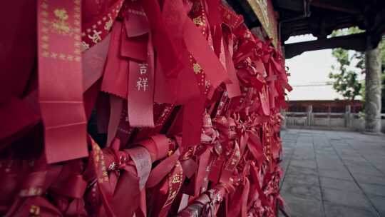 榆次老城文庙祈福丝带特写